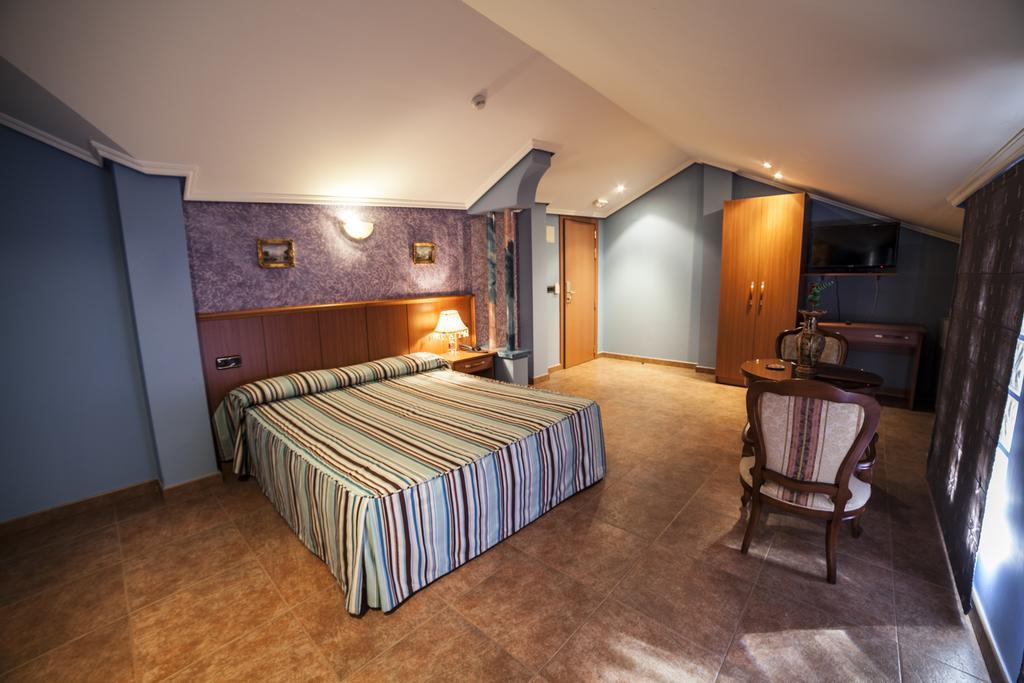 Hotel Real De Castilla Tordesillas Room photo