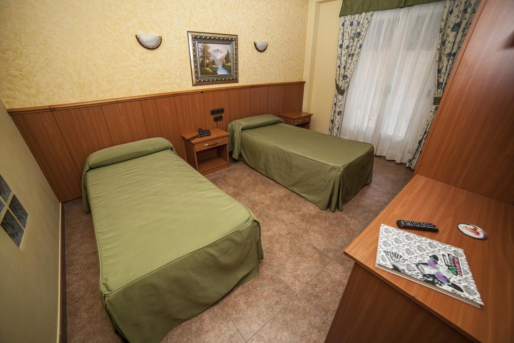 Hotel Real De Castilla Tordesillas Room photo
