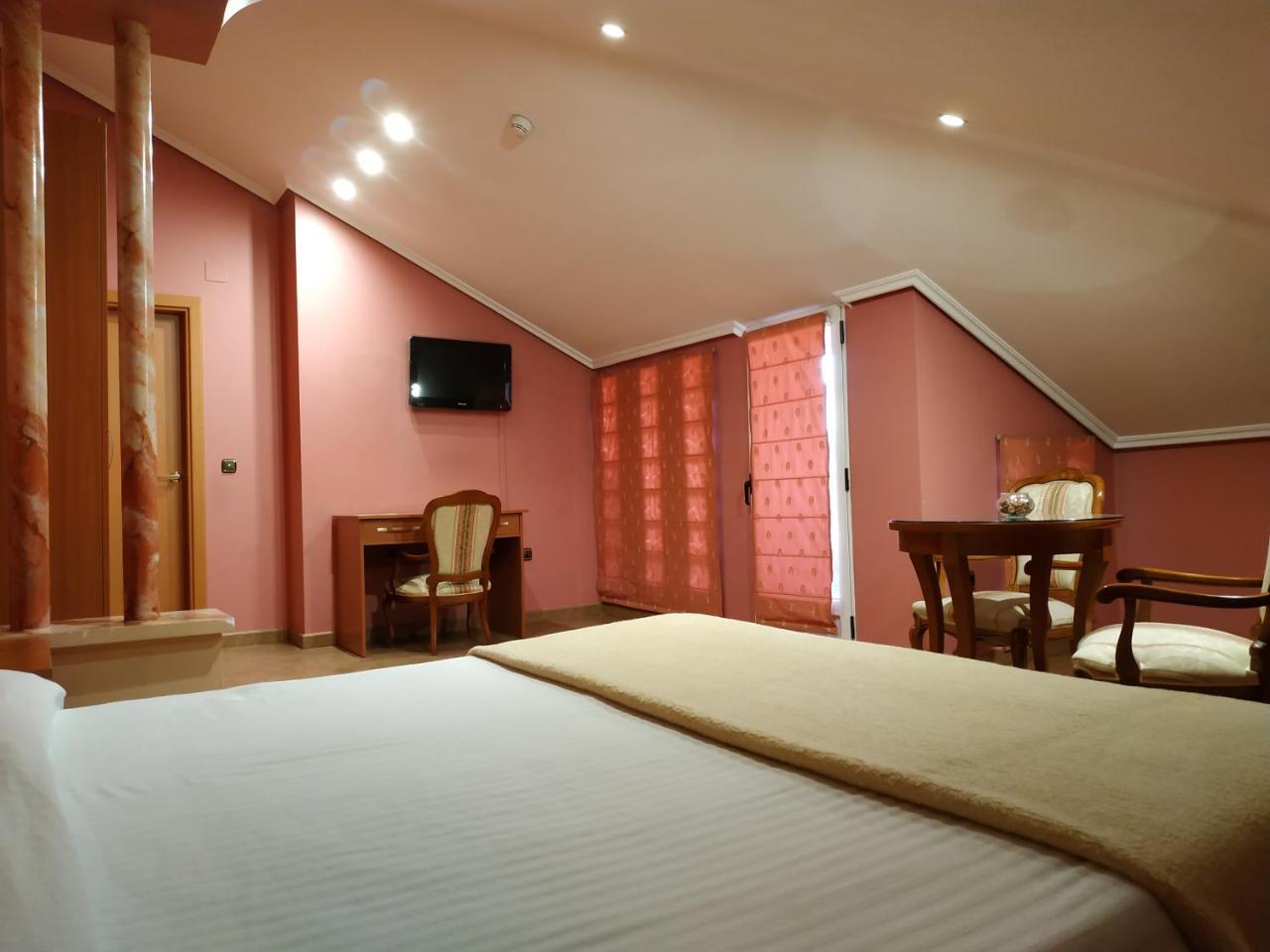 Hotel Real De Castilla Tordesillas Exterior photo